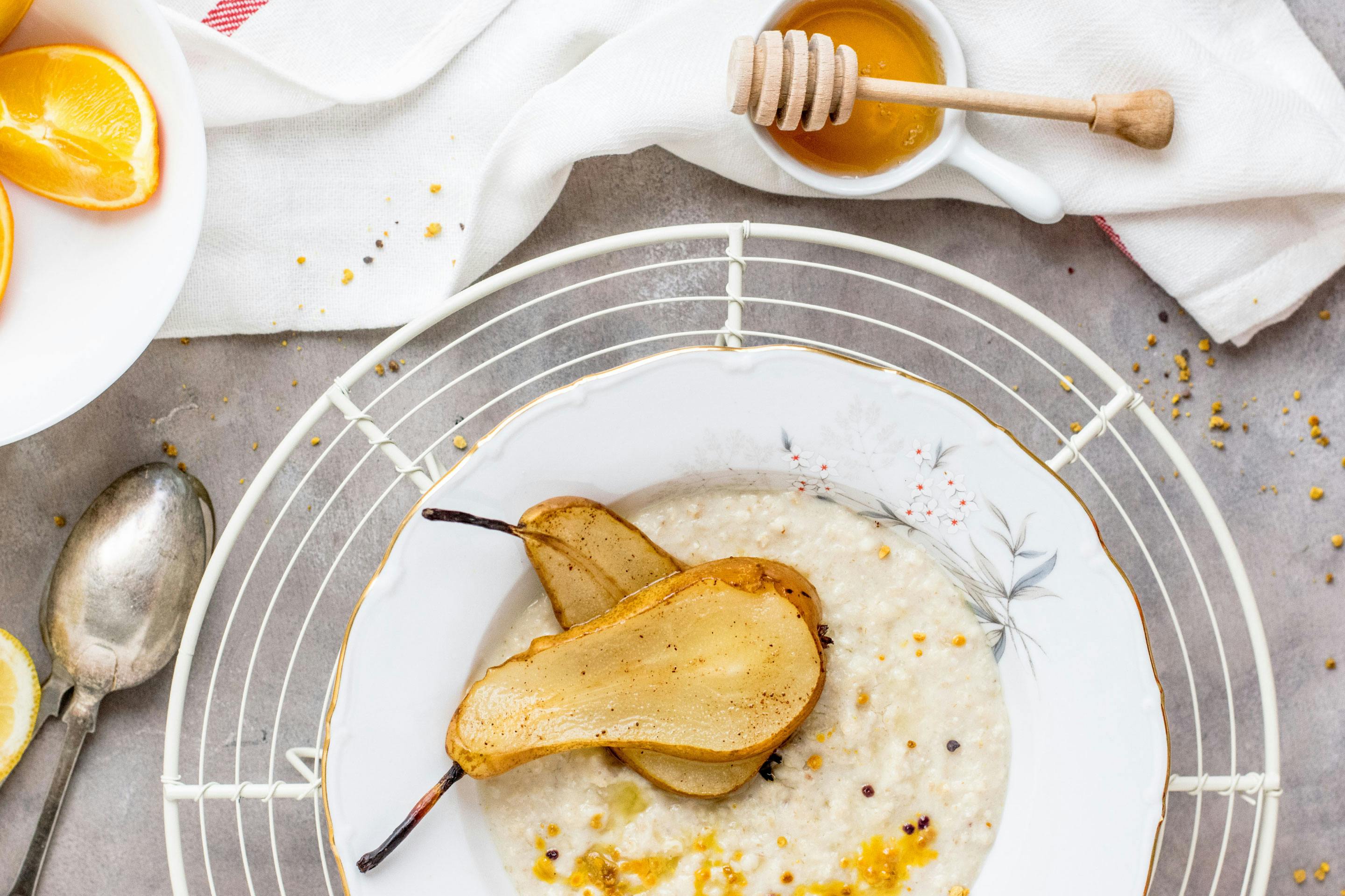 Amaranth Porridge mit Birne und Zimt