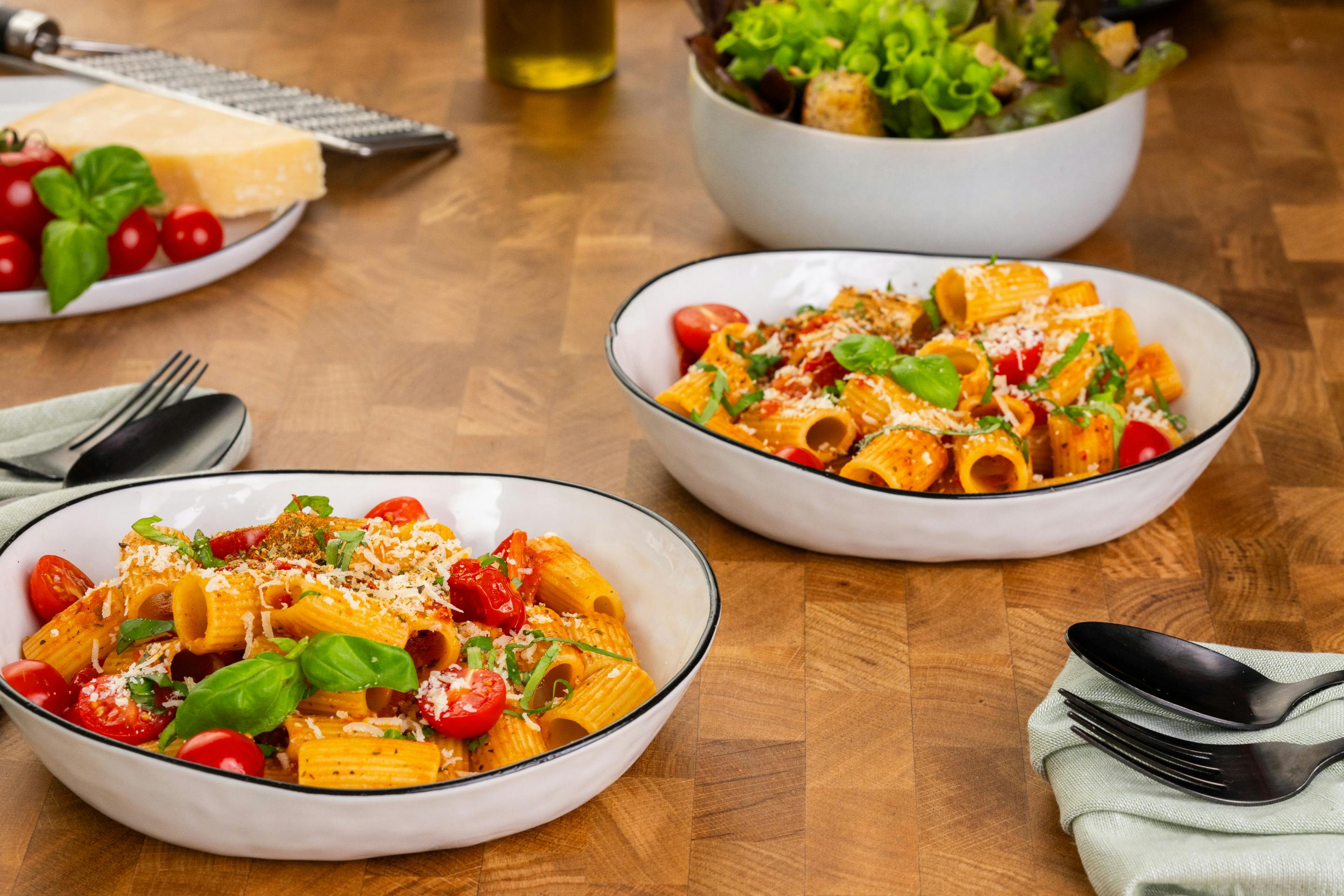 Italienische Pasta Mit Frischen Kirschtomaten Landing Page