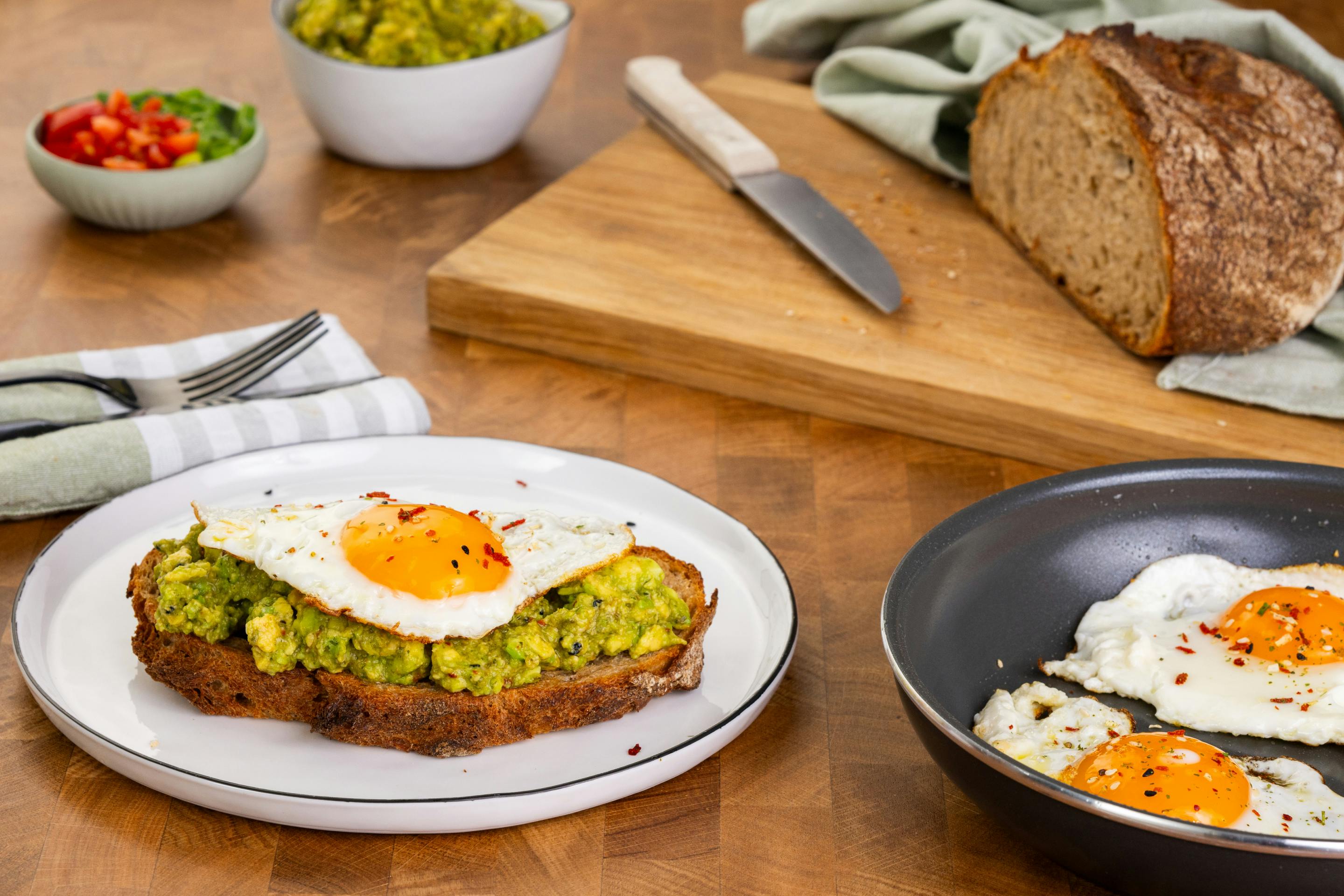 Röstbrot Mit Avocado Mash & Spiegelei